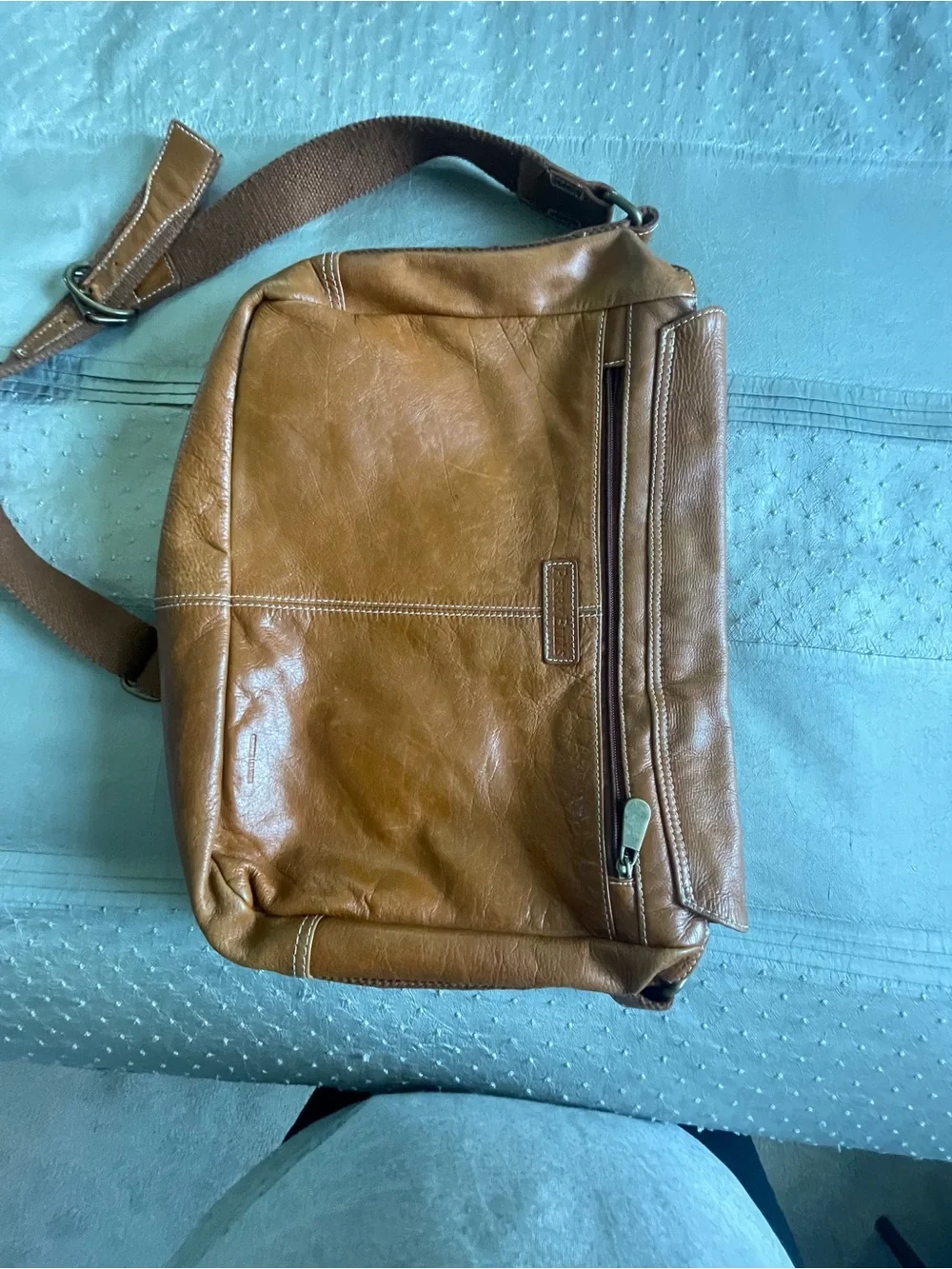 Perry Ellis this messenger